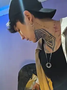 Snapshot of christangel_96_ chatting on February 7, 1:20 am christangel 96 online show from February 7, 1:20 am