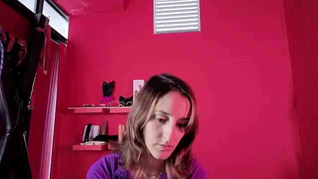 Ambar Roux  online show from December 15, 1:48 pm