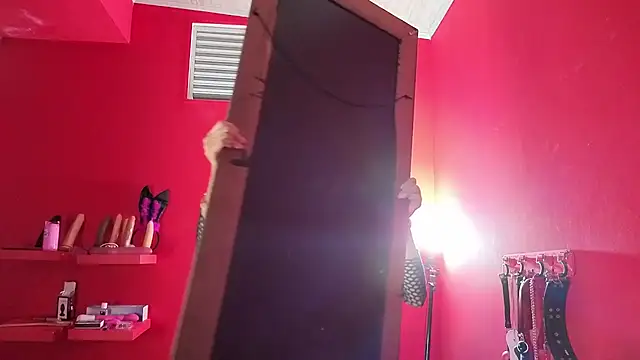 Ambar Roux  online show from March 5, 1:29 pm