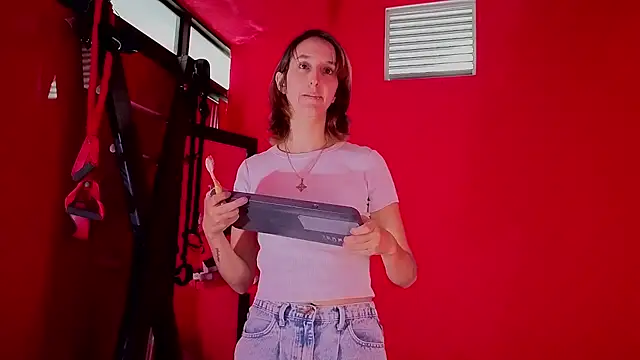 Ambar Roux  online show from April 27, 12:14 pm