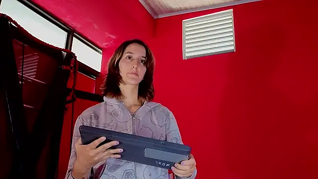 Ambar Roux  online show from May 9, 1:27 pm