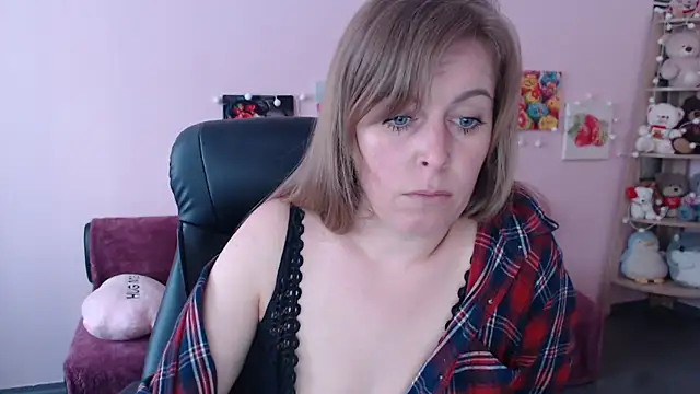 Hot Milady online show from May 8, 7:14 am