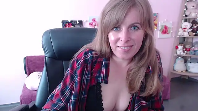 Hot Milady online show from May 18, 7:58 am