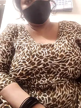 Snapshot of zeepe19 chatting on October 5, 10:57 am zeepe19 online show from October 5, 10:57 am