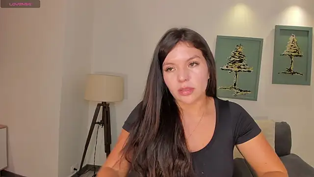 Snapshot of ValeriaRoldanX chatting on May 8, 6:35 pm ValeriaRoldanX online show from May 8, 6:35 pm