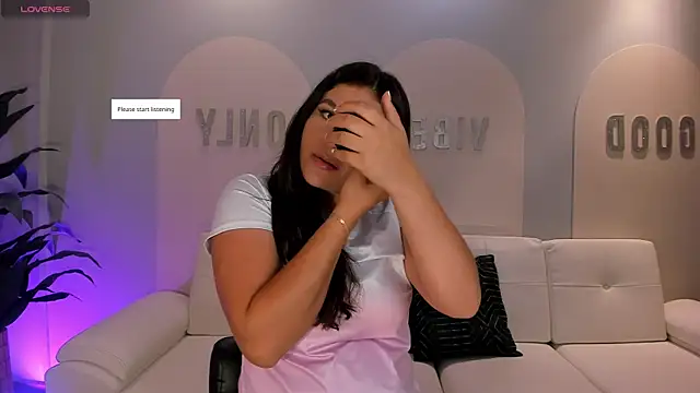 Snapshot of ValeriaRoldanX chatting on May 13, 10:23 am ValeriaRoldanX online show from May 13, 10:23 am