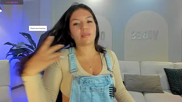 Snapshot of ValeriaRoldanX chatting on May 15, 10:11 am ValeriaRoldanX online show from May 15, 10:11 am