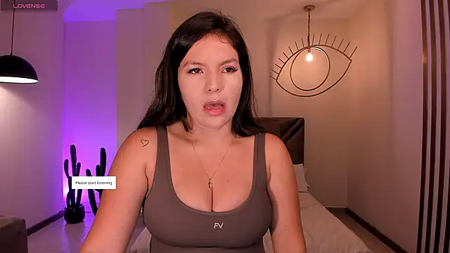 Snapshot of ValeriaRoldanX chatting on May 17, 11:17 am ValeriaRoldanX online show from May 17, 11:17 am