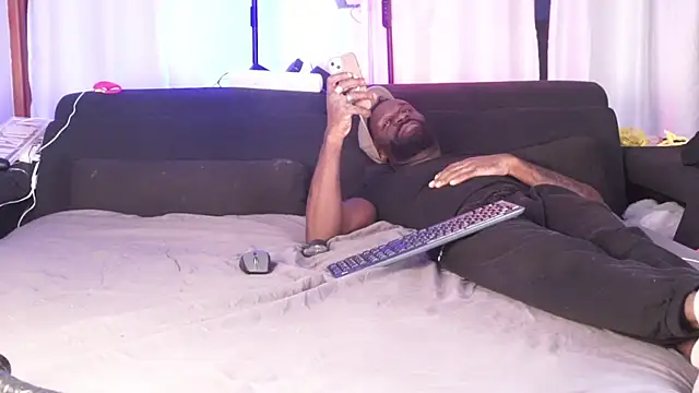 Snapshot of MacTroy chatting on October 5, 4:27 pm MacTroy online show from October 5, 4:27 pm