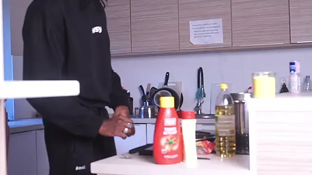 Snapshot of MacTroy chatting on October 7, 3:31 pm MacTroy online show from October 7, 3:31 pm