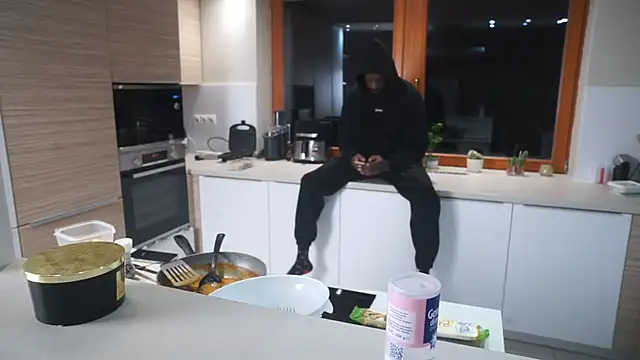 Snapshot of MacTroy chatting on October 9, 6:17 pm MacTroy online show from October 9, 6:17 pm