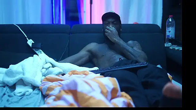 Snapshot of MacTroy chatting on October 13, 8:31 pm MacTroy online show from October 13, 8:31 pm