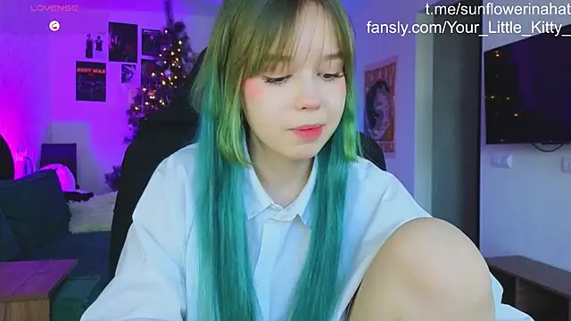 Snapshot of 812sunflowerinahat chatting on December 20, 9:32 am 812sunflowerinahat online show from December 20, 9:32 am