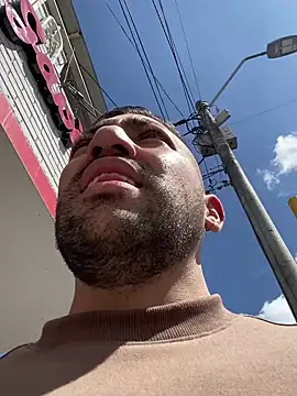 JuanZapata33 online show from January 2, 6:12 pm