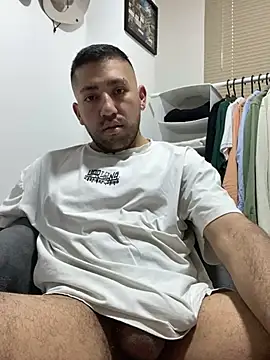 JuanZapata33 online show from February 19, 8:10 pm