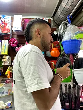 JuanZapata33 online show from October 11, 9:02 pm