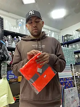 Snapshot of JuanZapata33 chatting on February 14, 9:22 pm JuanZapata33 online show from February 14, 9:22 pm