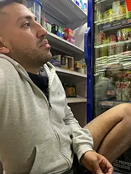 Snapshot of JuanZapata33 chatting on February 25, 11:03 pm JuanZapata33 online show from February 25, 11:03 pm