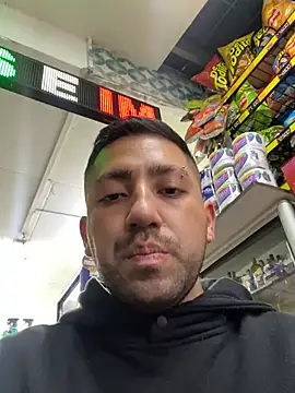 Snapshot of JuanZapata33 chatting on February 26, 9:58 pm JuanZapata33 online show from February 26, 9:58 pm