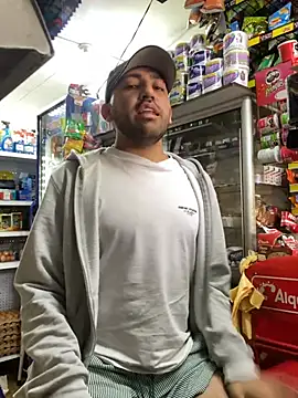 Snapshot of JuanZapata33 chatting on February 27, 9:37 pm JuanZapata33 online show from February 27, 9:37 pm