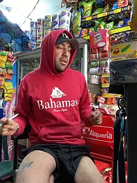 Snapshot of JuanZapata33 chatting on March 2, 10:16 pm JuanZapata33 online show from March 2, 10:16 pm