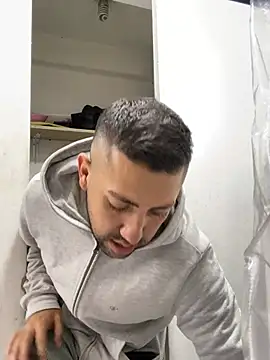 Snapshot of JuanZapata33 chatting on March 22, 9:51 pm JuanZapata33 online show from March 22, 9:51 pm