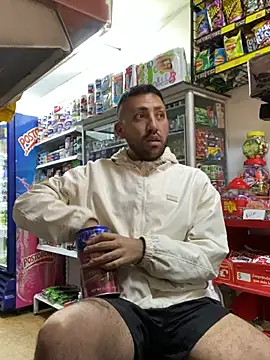 Snapshot of JuanZapata33 chatting on March 25, 10:38 pm JuanZapata33 online show from March 25, 10:38 pm