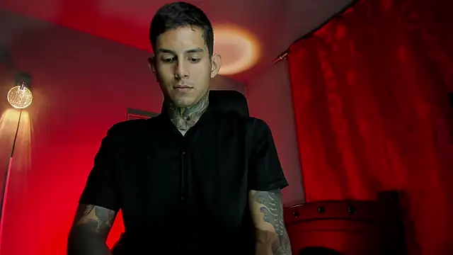 Travistanner 28 online show from March 13, 12:39 am