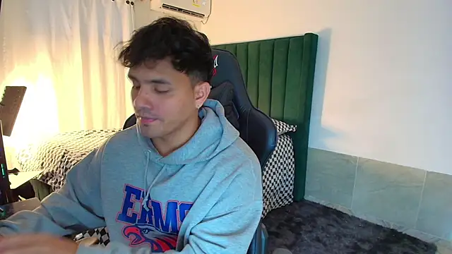 man dur07 online show from December 22, 9:01 pm