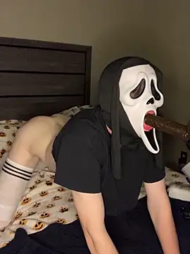 Snapshot of YourFavTwinkie chatting on October 22, 6:02 am YourFavTwinkie online show from October 22, 6:02 am