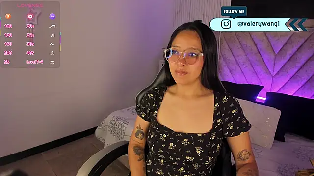 Snapshot of Valery_wang chatting on January 8, 11:56 am Valery wang online show from January 8, 11:56 am