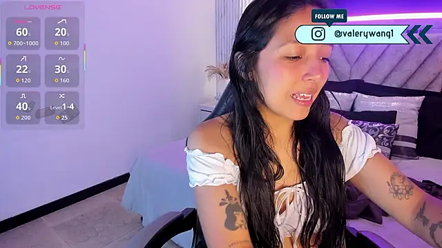 Snapshot of Valery_wang chatting on February 13, 12:23 pm Valery wang online show from February 13, 12:23 pm