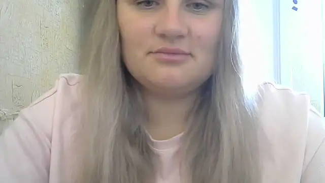 Snapshot of Honeydew-Waves chatting on June 24, 6:12 am Honeydew-Waves online show from June 24, 6:12 am