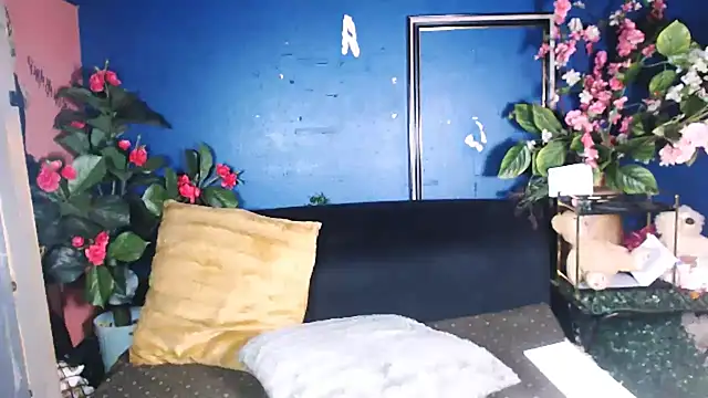 Snapshot of Littleindianmilf chatting on March 11, 9:37 am Littleindianmilf online show from March 11, 9:37 am