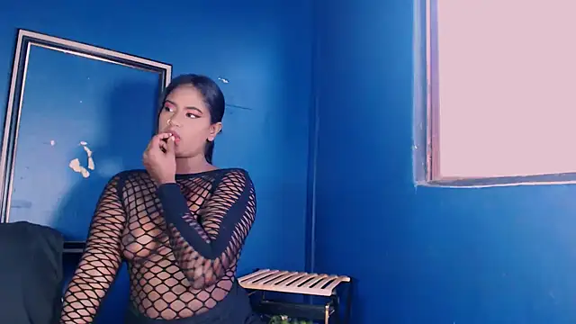 Snapshot of Littleindianmilf chatting on April 1, 8:04 am Littleindianmilf online show from April 1, 8:04 am