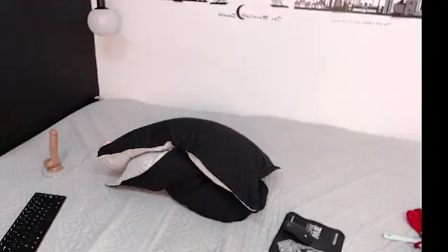 Snapshot of brendamaz chatting on January 23, 2:39 pm brendamaz online show from January 23, 2:39 pm