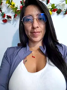 Snapshot of VALERY-03_ chatting on March 6, 12:12 pm VALERY-03 online show from March 6, 12:12 pm