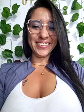 Snapshot of VALERY-03_ chatting on March 27, 12:05 pm VALERY-03 online show from March 27, 12:05 pm