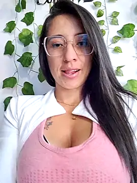 Snapshot of VALERY-03_ chatting on March 31, 12:05 pm VALERY-03 online show from March 31, 12:05 pm