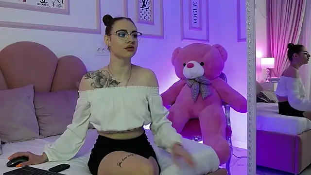 Abby  White online show from January 28, 5:03 pm