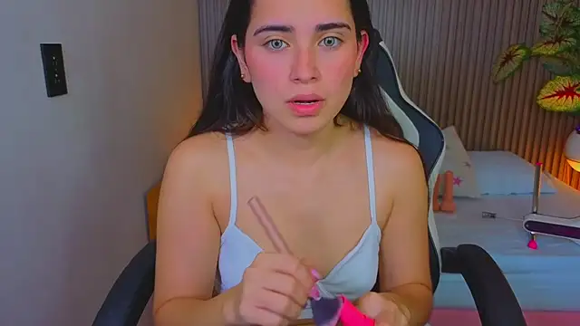 Snapshot of angelica_dymond chatting on February 7, 12:42 pm angelica dymond online show from February 7, 12:42 pm