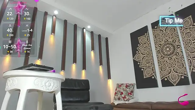 Snapshot of black_cami chatting on January 12, 11:47 pm black cami online show from January 12, 11:47 pm
