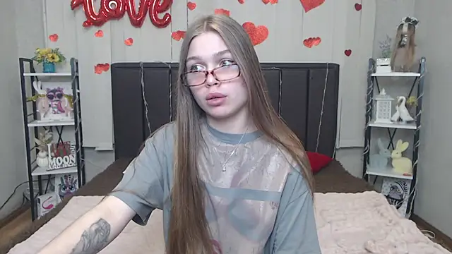 LaraPika online show from May 7, 5:02 am