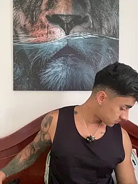 Snapshot of Danifornari chatting on November 2, 7:49 pm Danifornari online show from November 2, 7:49 pm