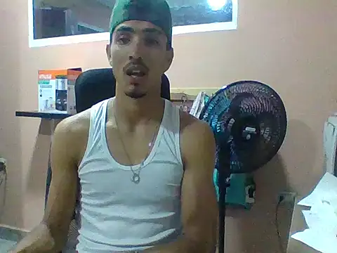 Snapshot of jeremy_scott chatting on October 29, 1:52 am jeremy scott online show from October 29, 1:52 am