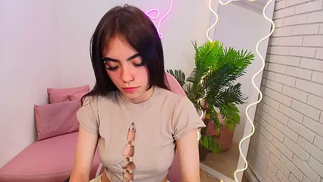 Roxanne tay online show from December 11, 6:36 am