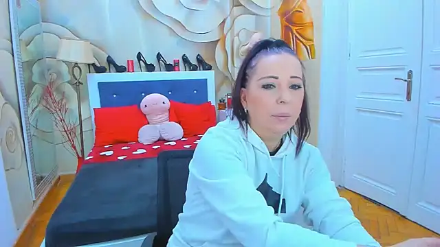 LauraSin online show from January 29, 4:15 am