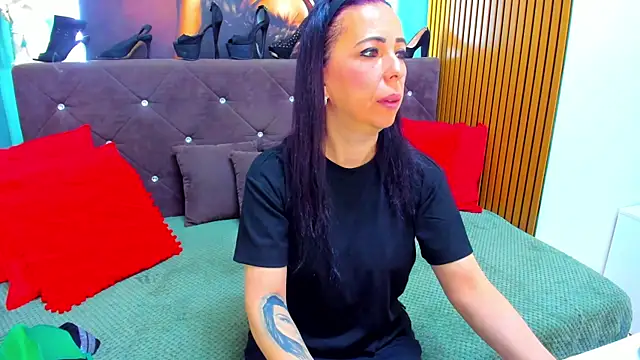 LauraSin online show from April 28, 3:22 am