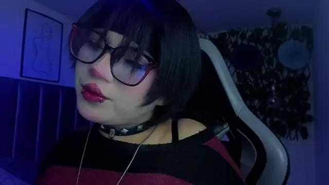 Kitty Gang online show from May 12, 1:25 am