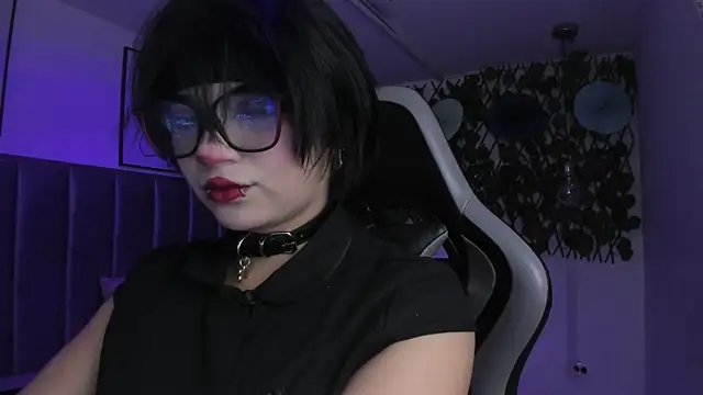 Kitty Gang online show from May 13, 1:25 am